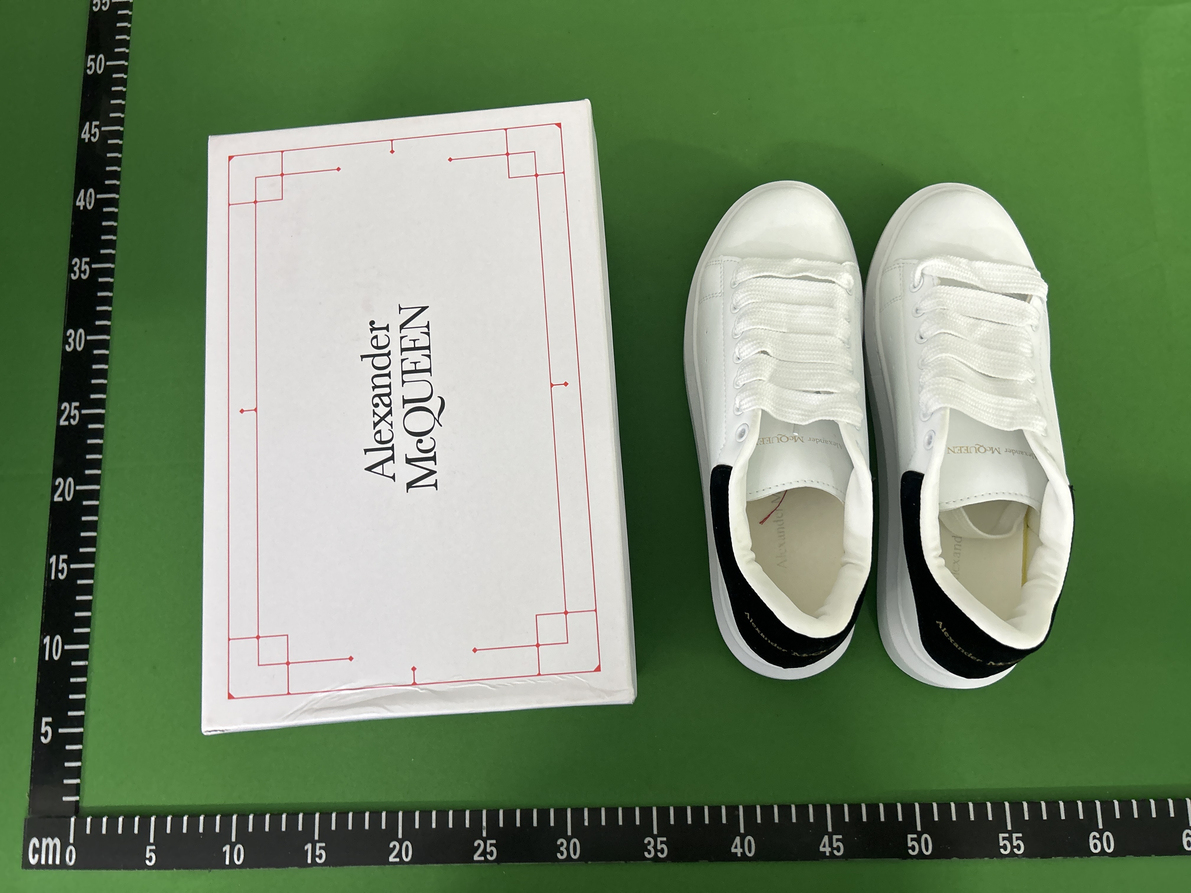 Alexander McQueen (+23 Colorways)