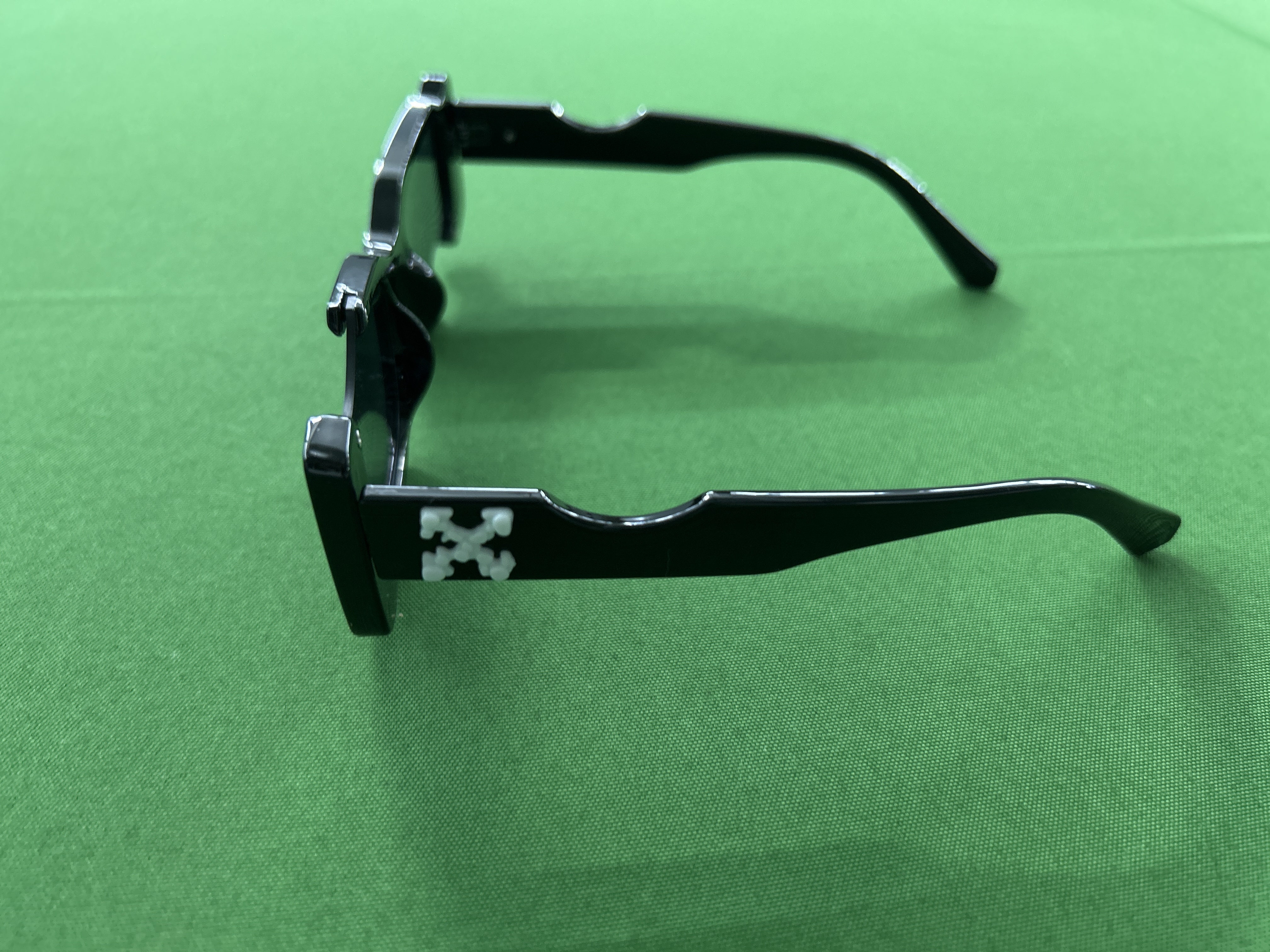 OFF WHITE Sunglasses