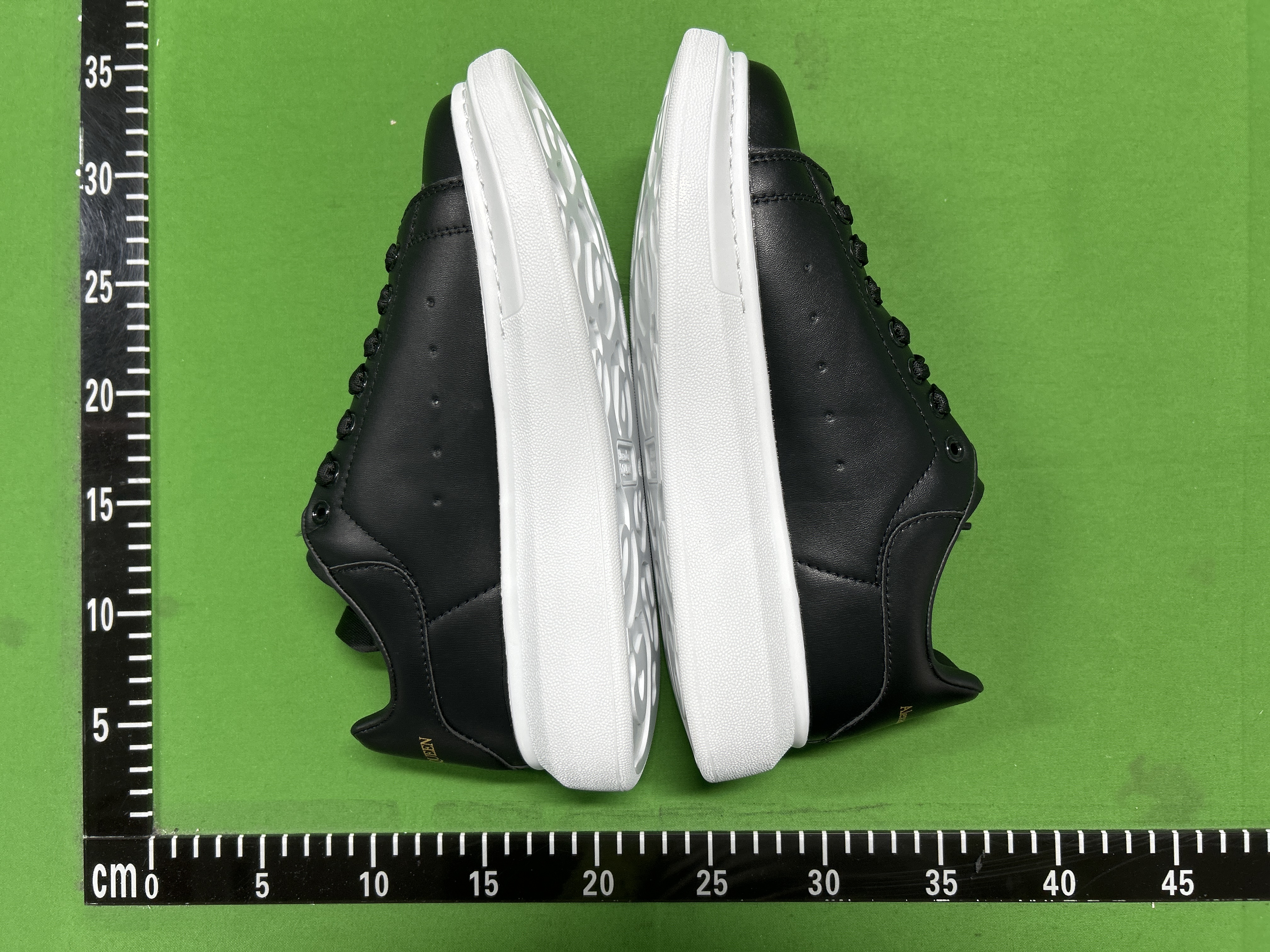Alexander McQueen (+23 Colorways)