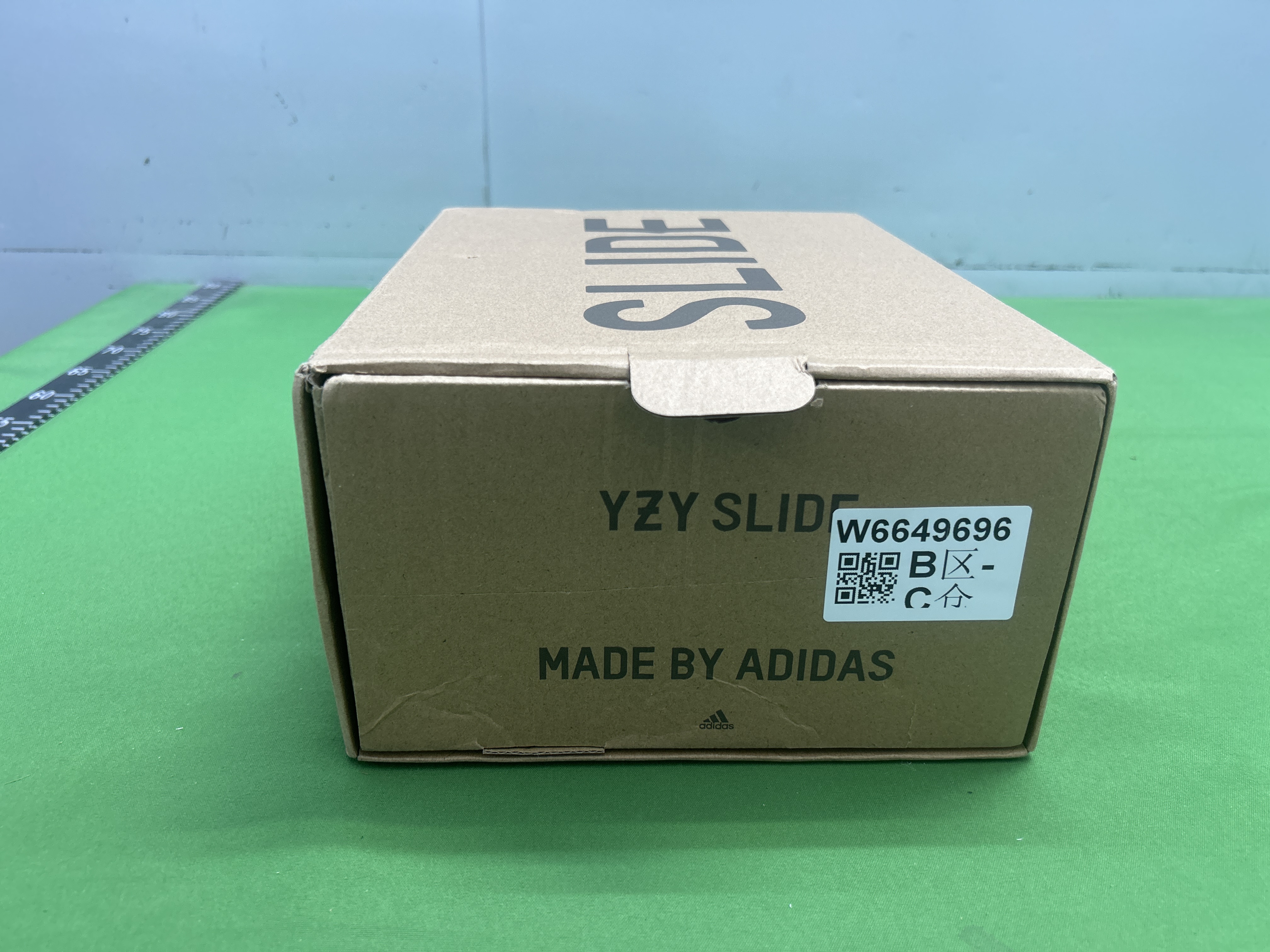 Yeezy Slides(+14 Colorways)