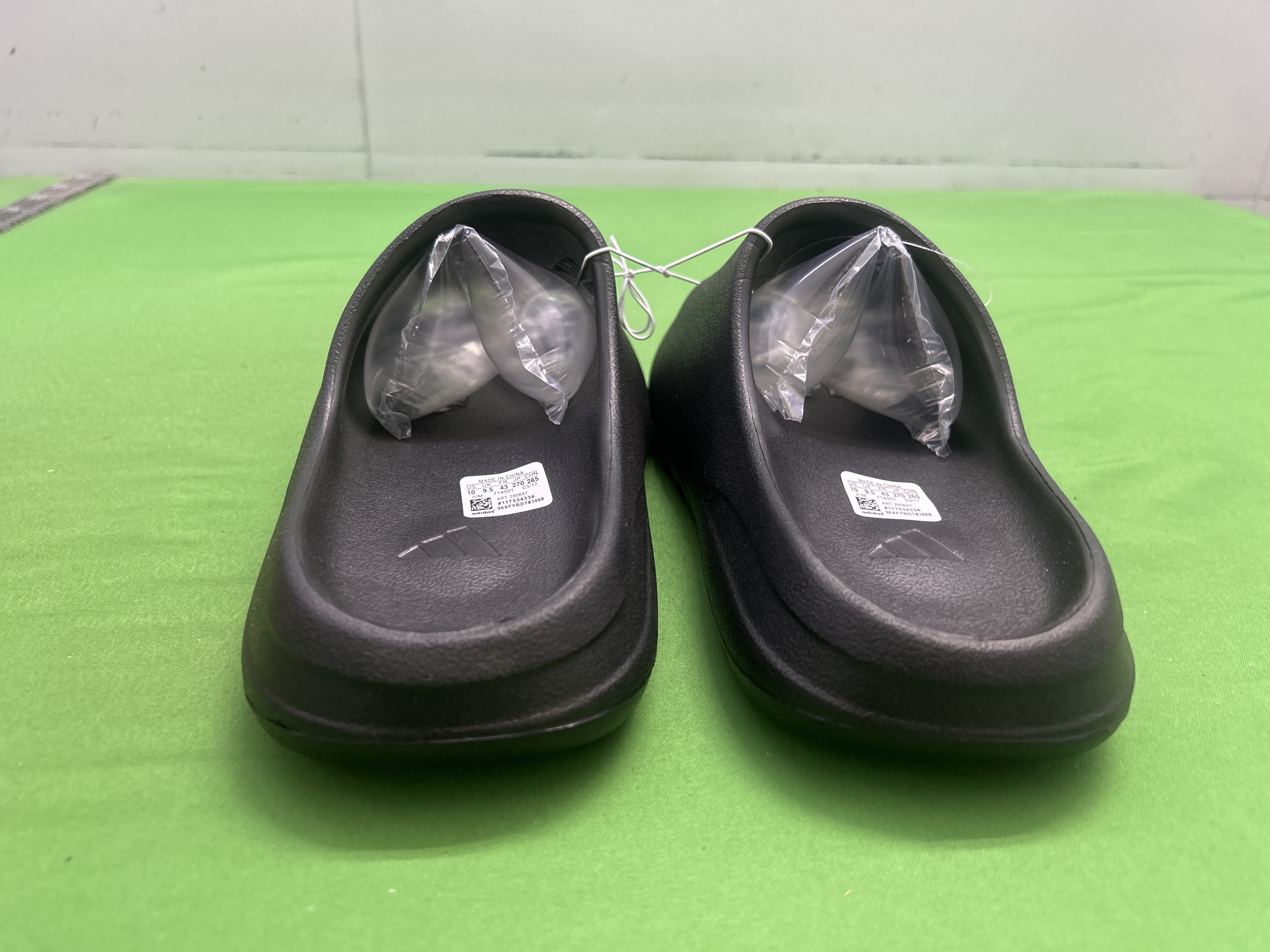 Yeezy Slides(+14 Colorways)