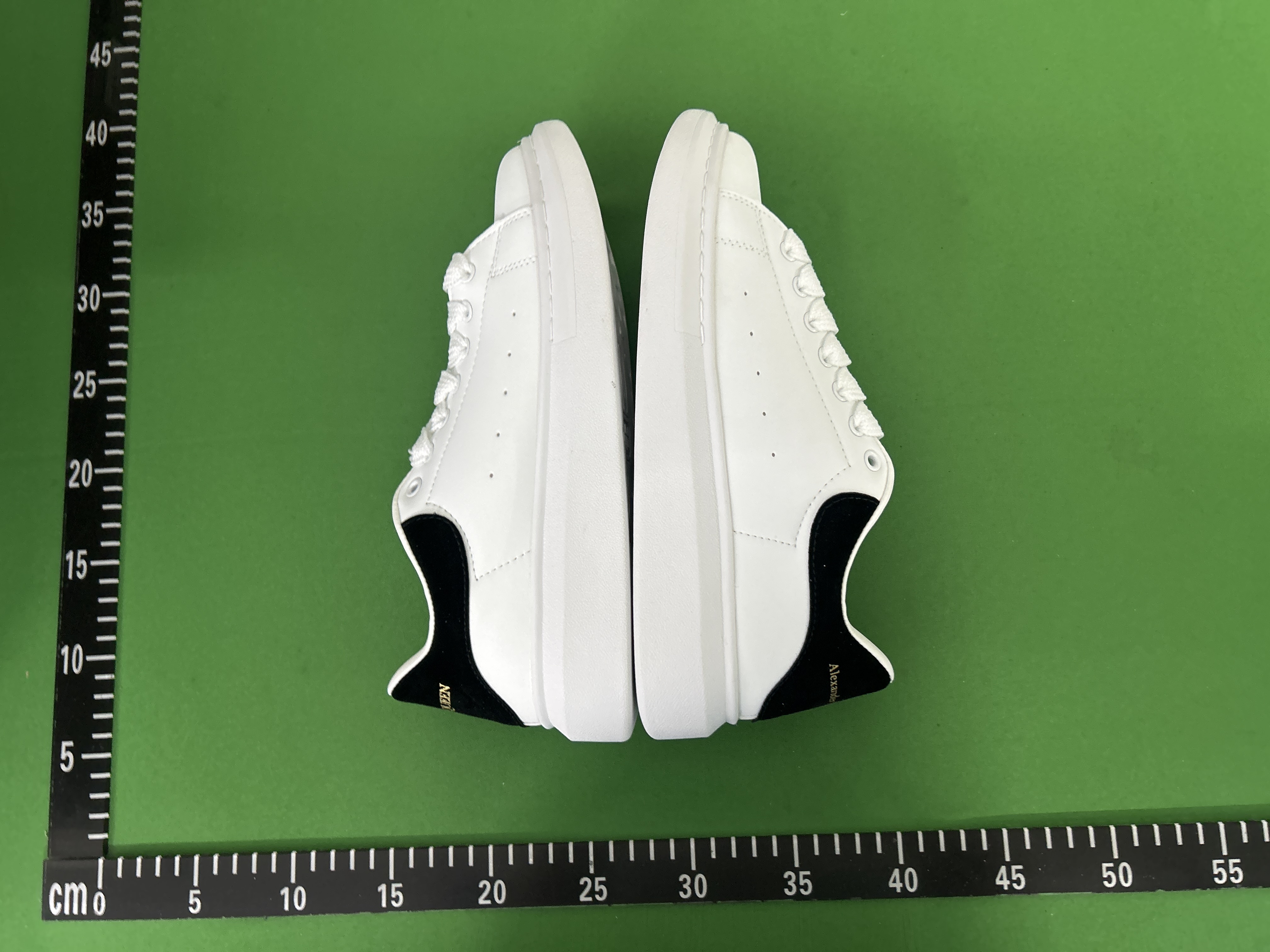 Alexander McQueen (+23 Colorways)