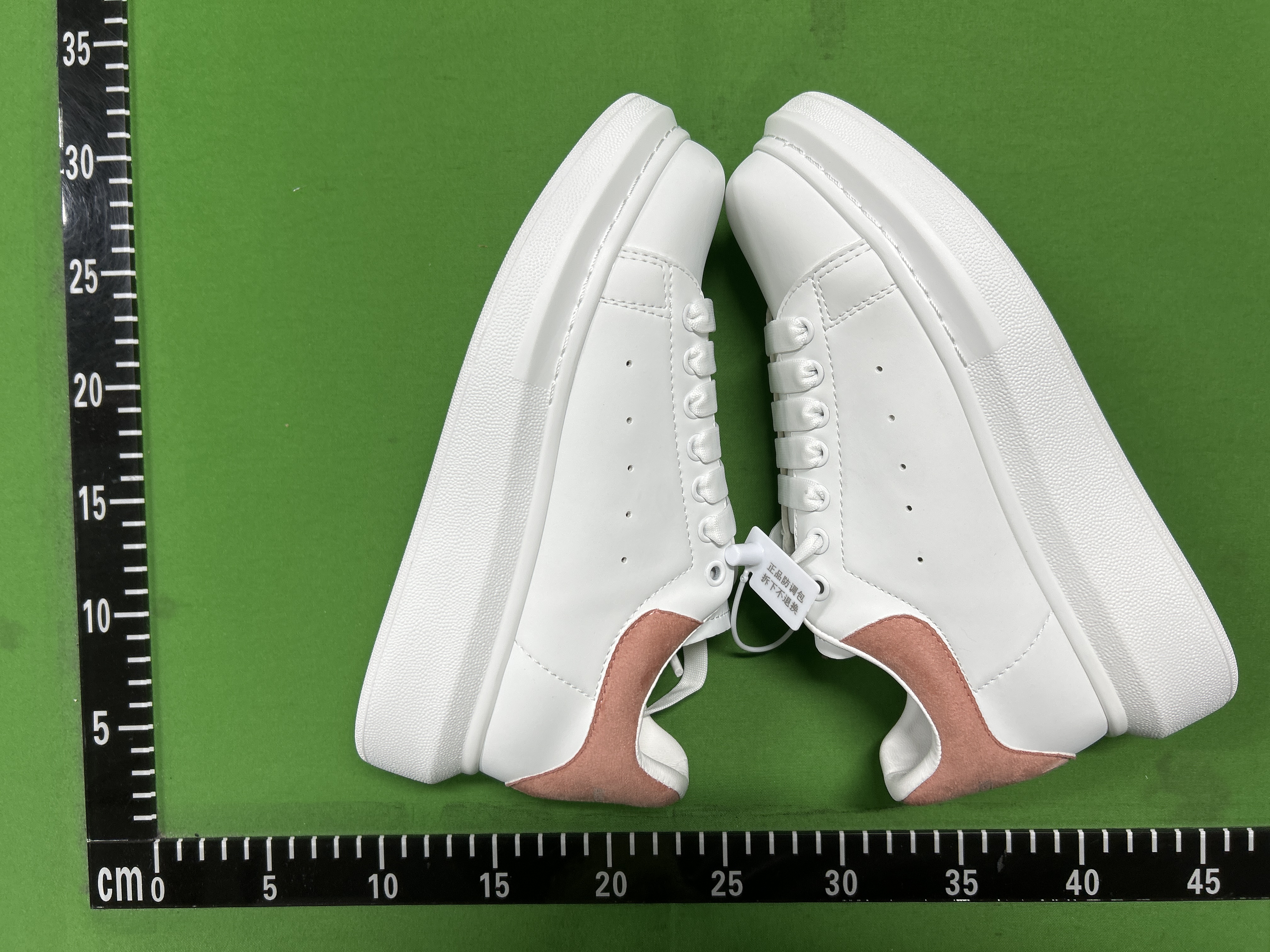 Alexander McQueen (+23 Colorways)
