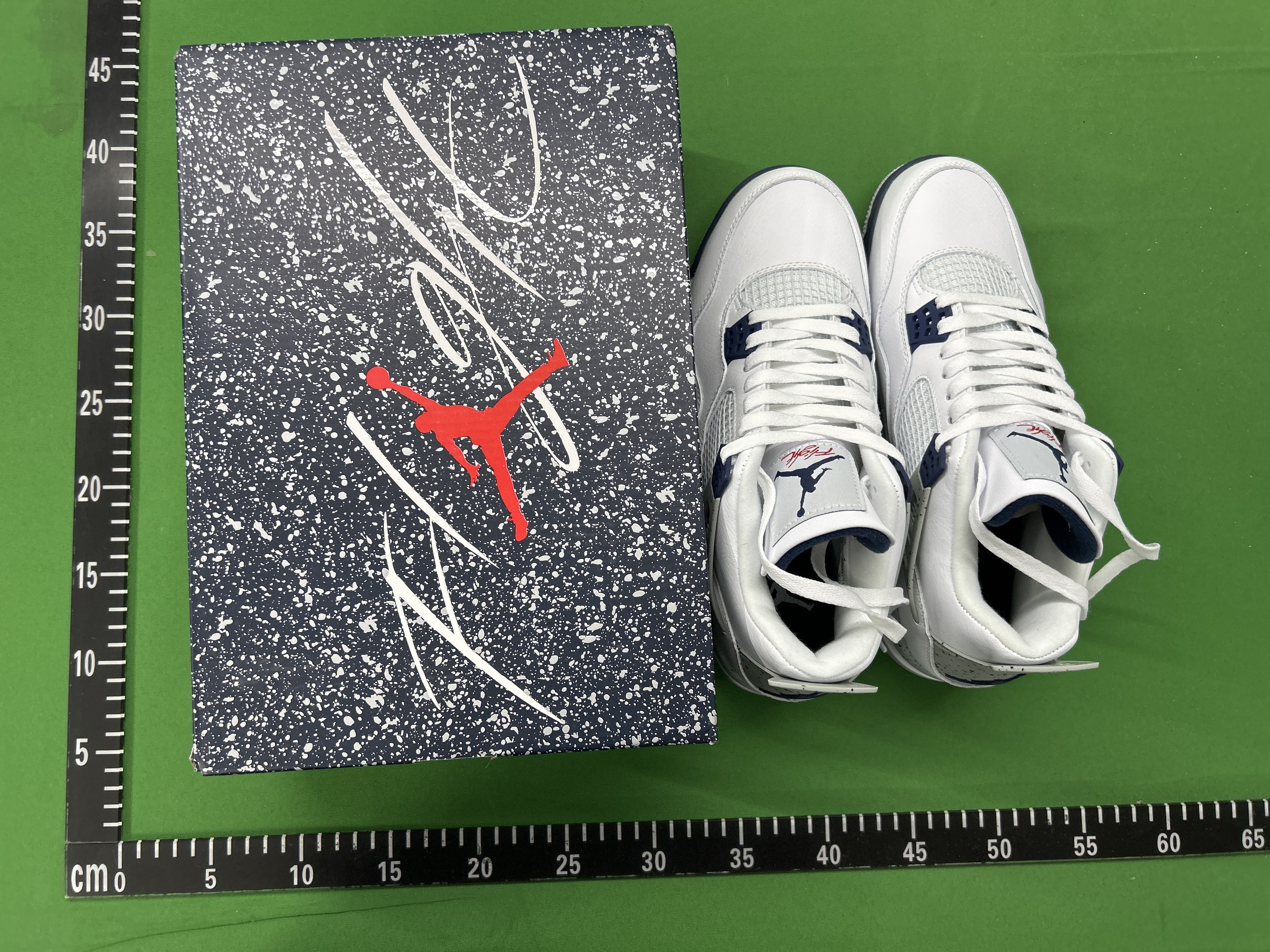 Jordan 4 (+25 Colourways)