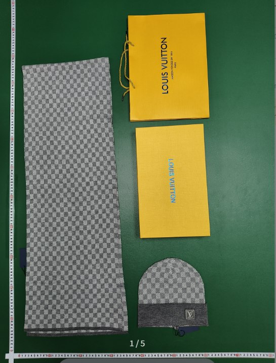 Moncler Set Gloves + Beannie